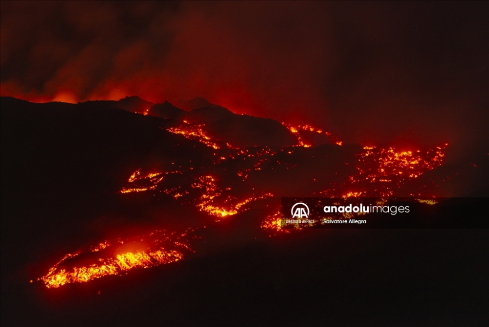 Volcano Etna Eruption gallery image 3