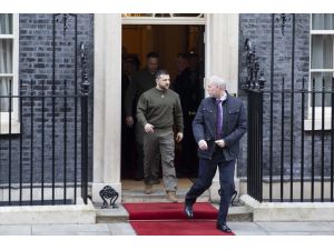 UPDATE 2 - Ukraine's president meets British premier in London