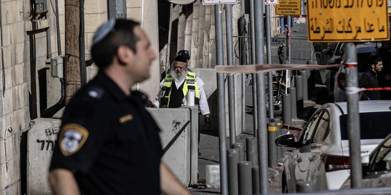 2 Israeli police officers injured in Jerusalem stabbing attack
