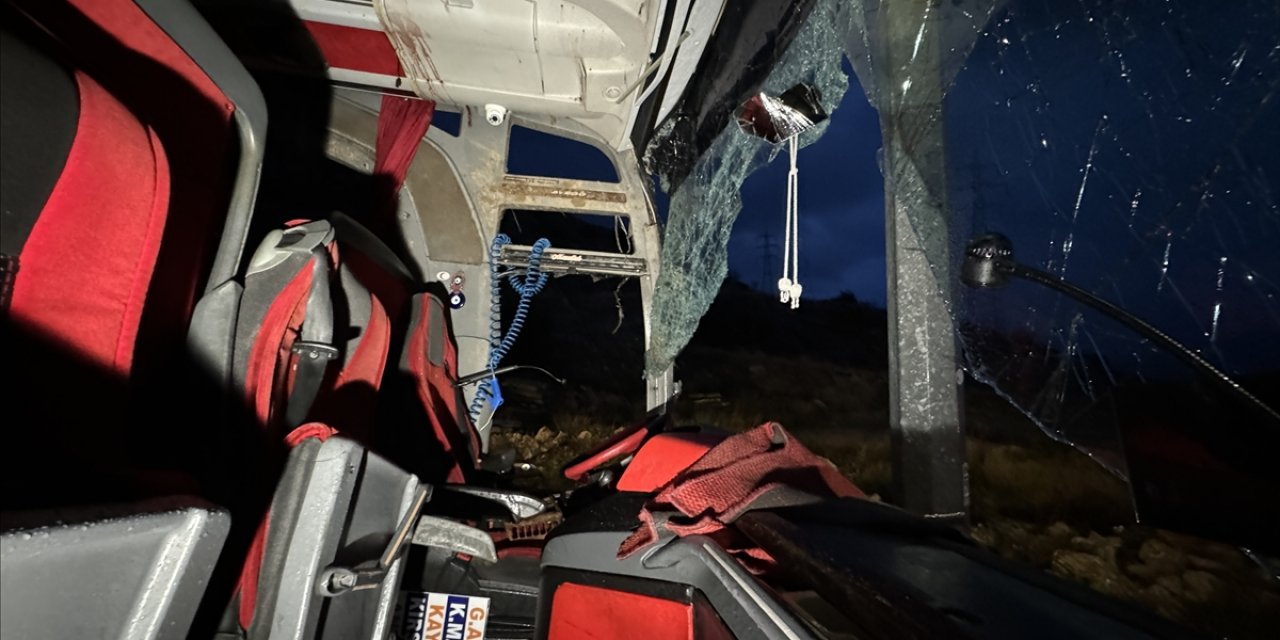 9 killed, 30 injured as passenger bus falls into ditch in southern Türkiye