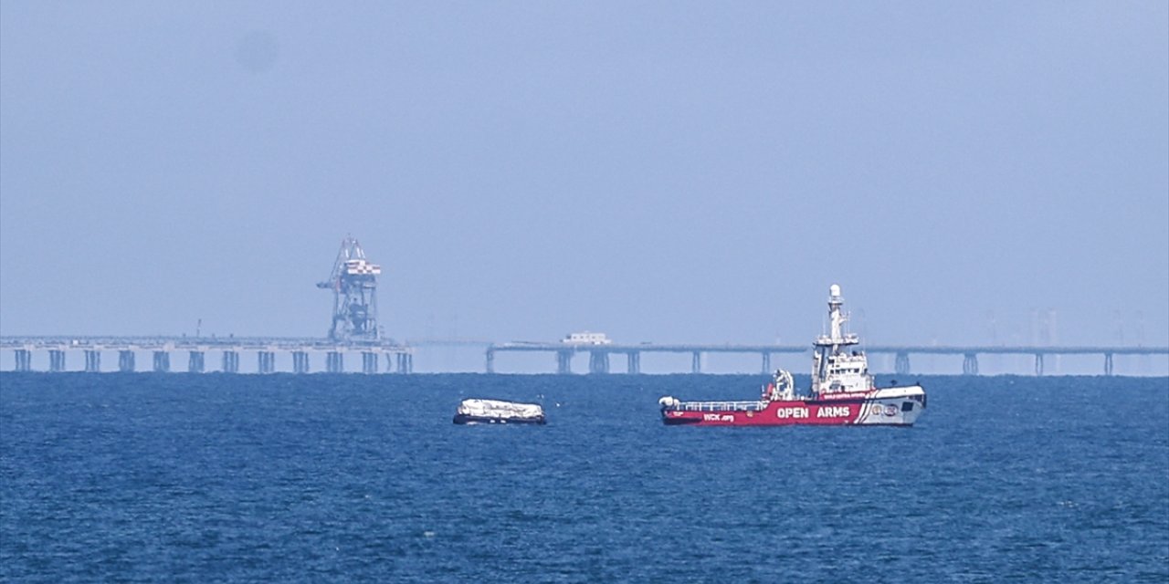 First aid ship reaches Gaza shores