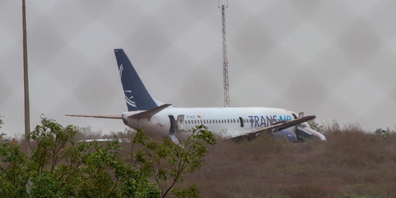 11 injured as Boeing 737 skids off runway in Senegal