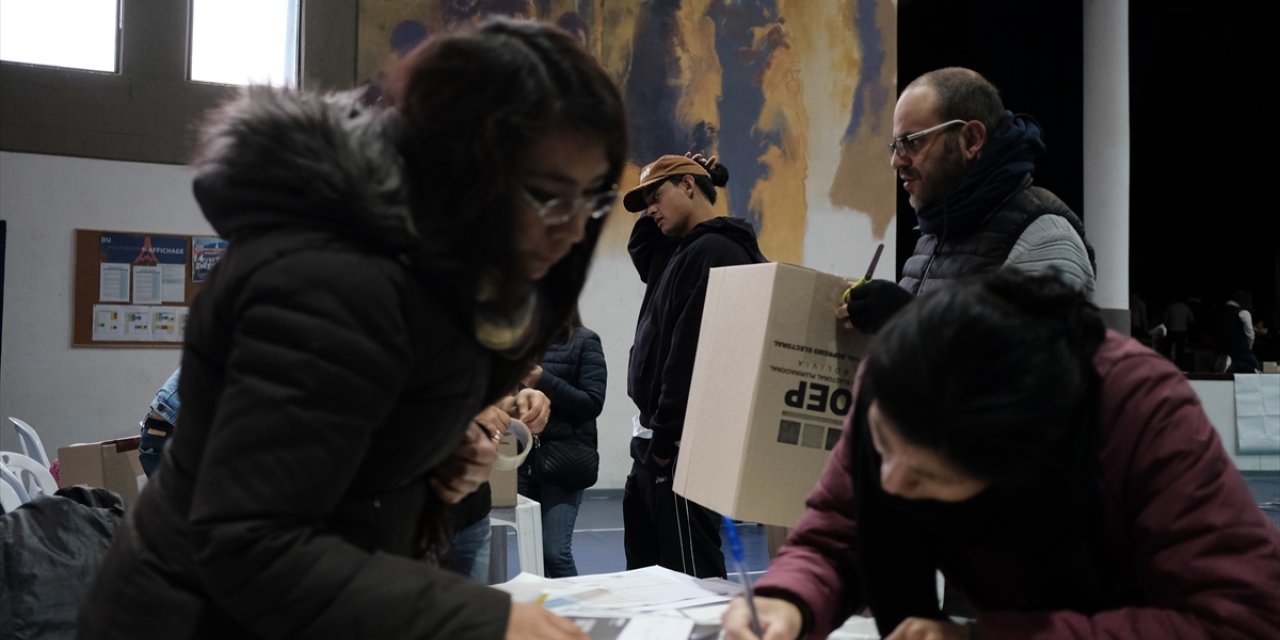 Polls close, counting begins in Bolivia’s presidential elections