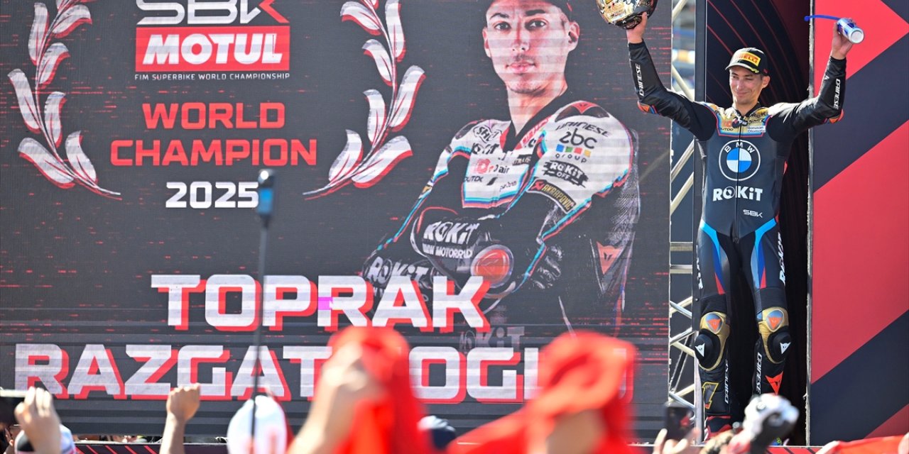 UPDATE 2 -- Turkish motorcycle racer Toprak Razgatlioglu wins 2025 World Superbike Championship in Spain