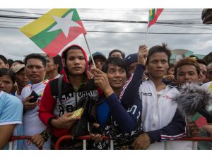 UPDATE 2 - Migrant workers gather in Thailand to see Suu Kyi