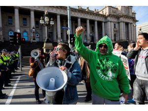 UPDATE - Violence breaks out again at rival rallies in Australia