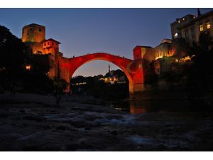 UPDATE - World beams Turkish flag colors to show solidarity