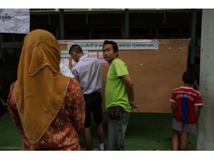 UPDATE - Thais vote on junta-sponsored draft constitution