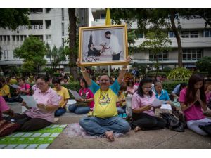 UPDATE - Thailand in shock after king’s death