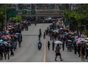 UPDATE - Thousands line funeral route to see off Thai king