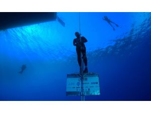 Turkish freediver dedicates new record to coup martyrs
