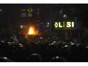 UPDATE 6 - Trouble flares after Jakarta rally ends in agreement