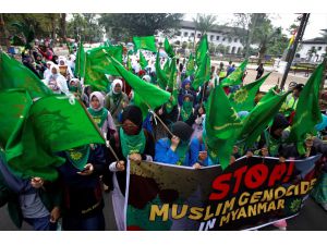 Indonesians protest for rights of Rohingya in Myanmar