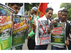 UPDATE - Indonesia: 1000s gather for pro-Rohingya rally