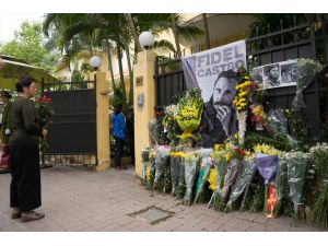 UPDATE - Vietnam mourns death of Castro