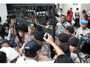 Jakarta governor takes stand in blasphemy trial