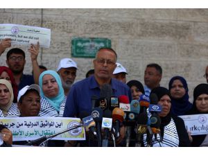 Palestinians in Gaza march to support hunger strikers