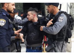 Israeli police attack worshippers in Al-Aqsa: Official