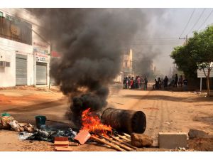 UPDATE 2 - 5 killed as Sudan forces clear protest camp in Khartoum