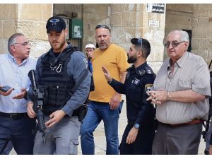 Israel arrests 3 employees of Al-Aqsa Mosque complex