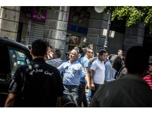 Suicide attack targets police van in Tunisian capital