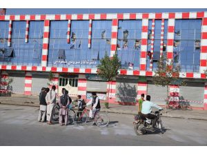 US cuts $1B aid to Afghanistan after government impasse