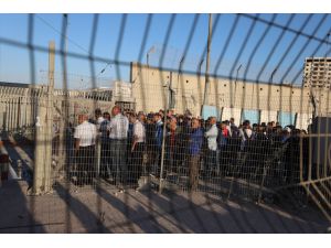 West Bank: Israeli troops shoot Palestinian woman dead