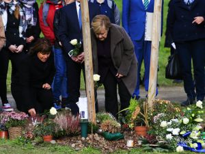 Merkel visits memorial to neo-Nazi victims