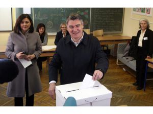 Croatia holds second round of presidential elections