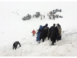 Turkey: Avalanche buries search team, most rescued