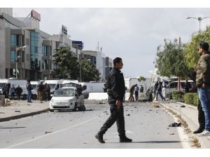 UPDATE - Tunisia: Suicide bombing near US Embassy, police killed