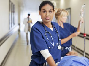 Muslim nurse in US vows commitment to Nightingale oath