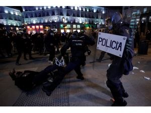 Spain sees second night of rioting after rapper’s arrest