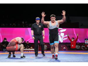 Turkey's Kayaalp clinches 10th European wrestling title