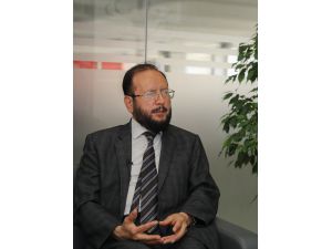 Afghan politician urges global community to give Taliban a chance to run country