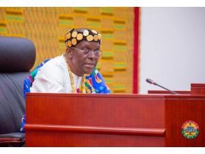 Ghanaians react positively after parliament speaker ditches cloak for traditional attire