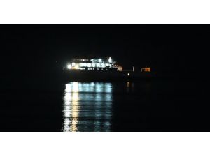 UPDATE - Greek boats open fire on cargo ship in international waters