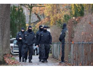 UPDATE - Germany arrests far-right suspects, ex-soldiers over coup plot