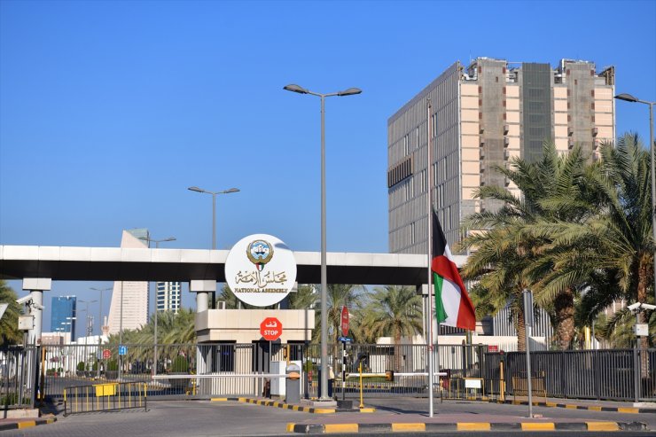 UPDATE 2 - Kuwait's Emir Sheikh Nawaf Al Ahmad Al Sabah dies age 86