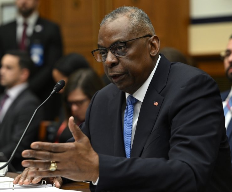 US defense chief under fire from lawmakers over secret hospital stay