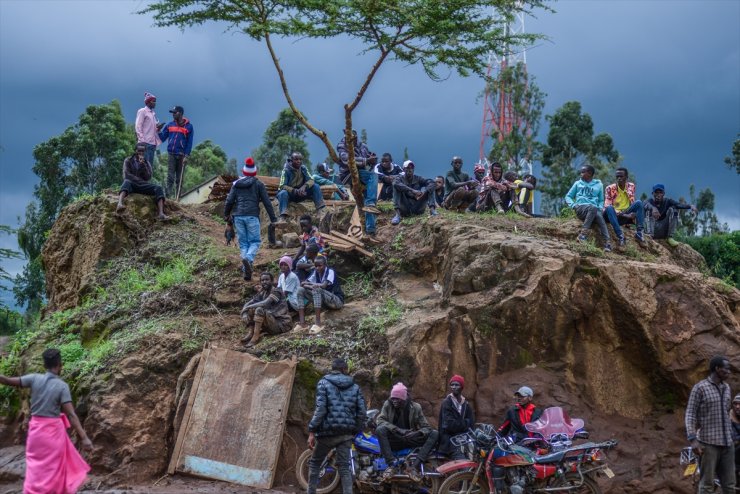 Dam burst in Kenya leaves 40 dead